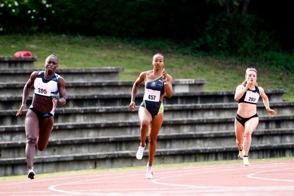 Lisa Marie Kwayie (Neukoellner SF), Sarah Atcho (SUI), Marina Scherzl (LG Stadtwerke Muenchen) ueber 200m am 04.06.2022 waehrend der Sparkassen Gala in Regensburg